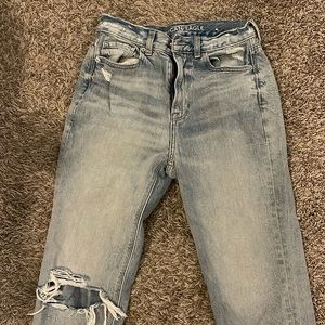 American Eagle light wash mom jean